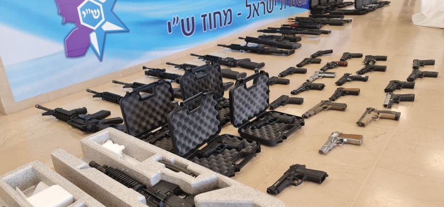 صور : القبض على 17 مشتبها لقيامهم بتصنيع الأسلحة